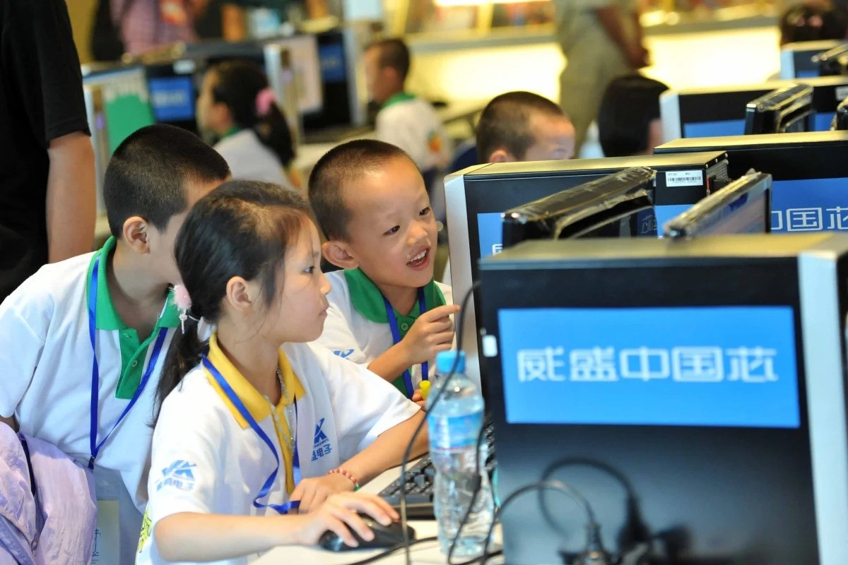 В Китае приняли Положение о защите несовершеннолетних в Интернете 