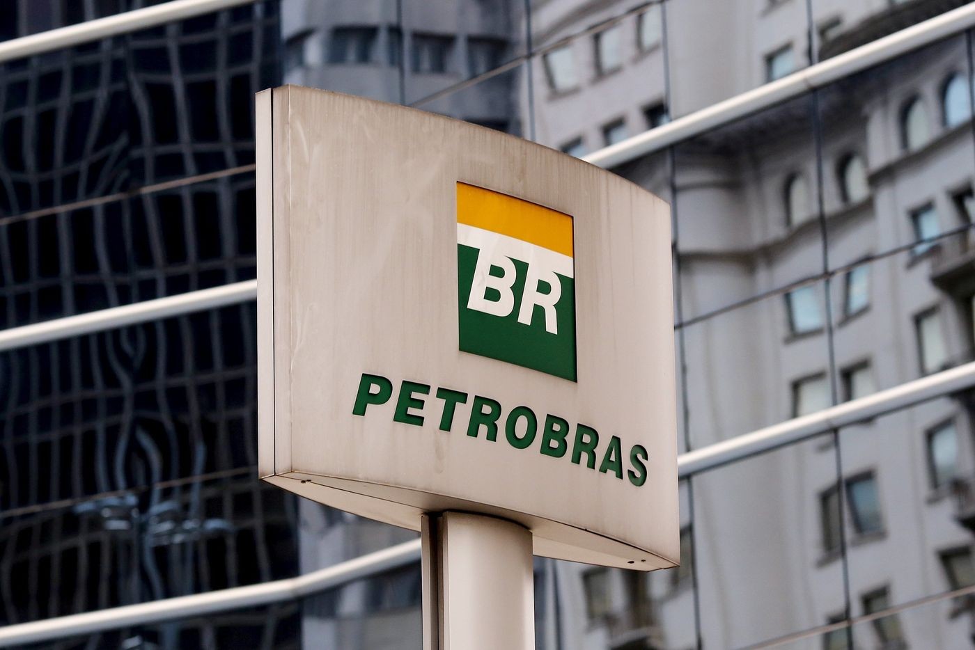 Brazil's Petrobras Asks Regulator for Renegotiation of Agreement on Refinery Sales