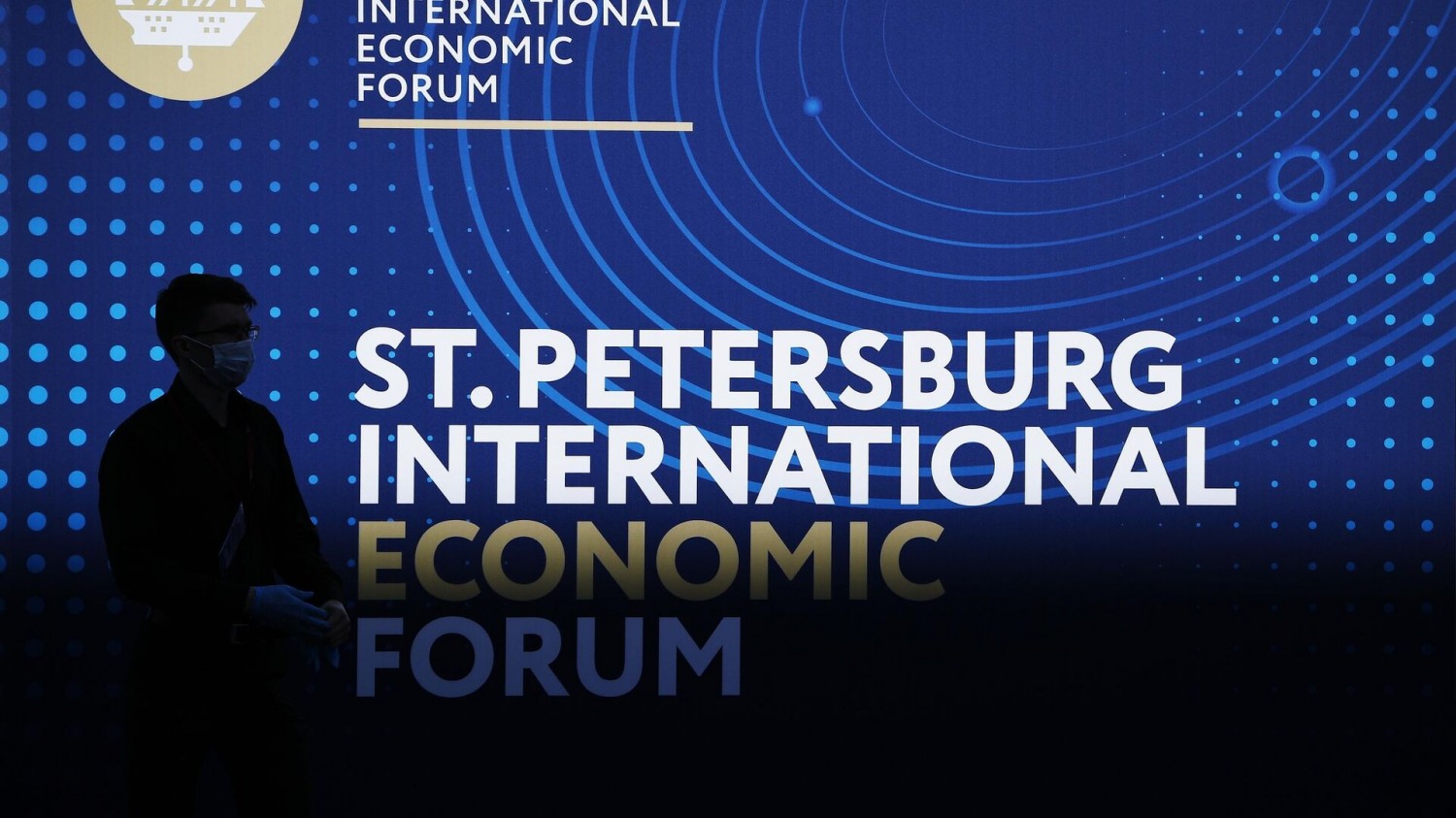 伊万诺夫主任在第二十五届圣彼得堡国际经济论坛上发布“生态论反垄断”研究结果